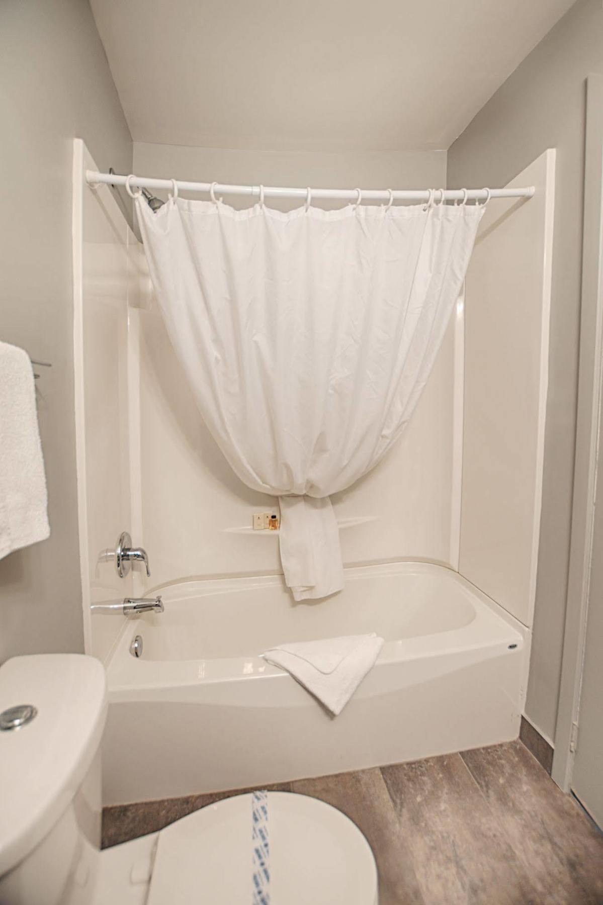Le Fabreville Motel & Suites Laval Eksteriør bilde